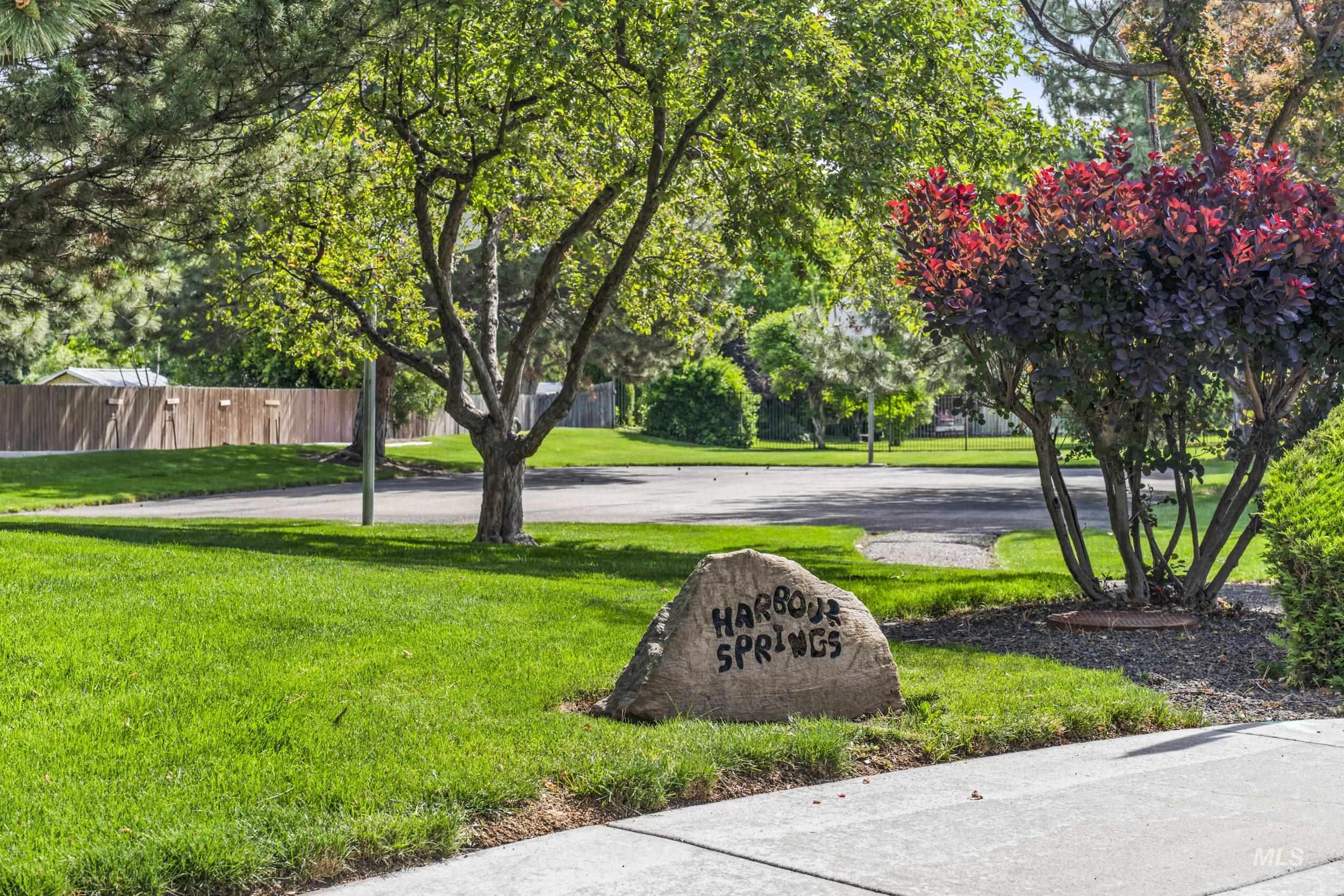2717 S Harbour Springs, Nampa, Idaho 83686, 3 Bedrooms, 2 Bathrooms, Residential For Sale, Price $426,900, 98989784
