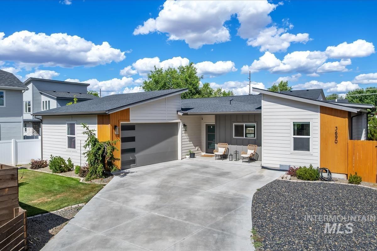 3690 N Jackie Ln, Boise, Idaho 83704, 3 Bedrooms, 2 Bathrooms, Residential For Sale, Price $499,990,MLS 98989785