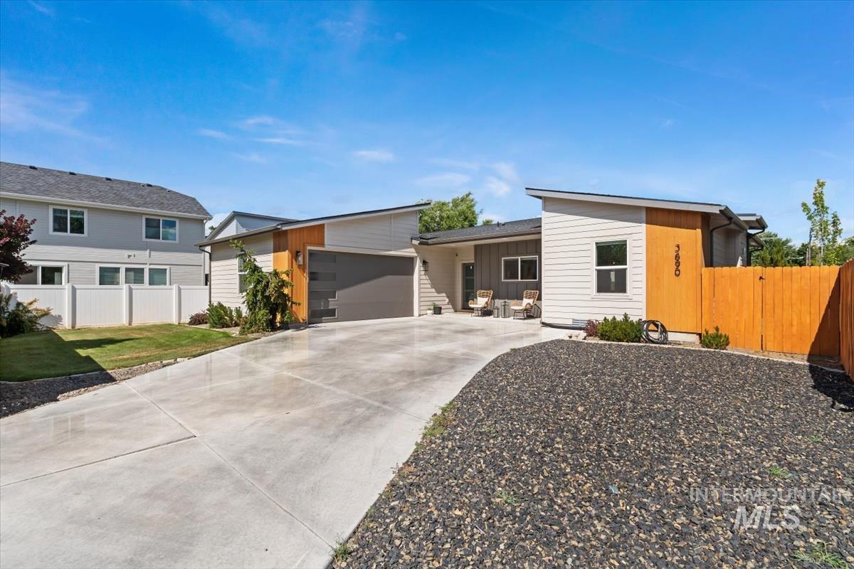 3690 N Jackie Ln, Boise, Idaho 83704, 3 Bedrooms, 2 Bathrooms, Residential For Sale, Price $499,990,MLS 98989785