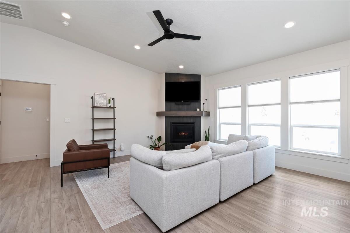 3690 N Jackie Ln, Boise, Idaho 83704, 3 Bedrooms, 2 Bathrooms, Residential For Sale, Price $499,990,MLS 98989785