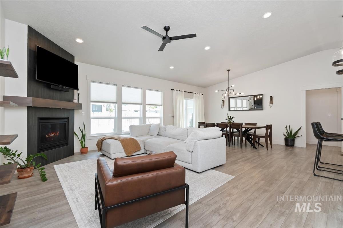 3690 N Jackie Ln, Boise, Idaho 83704, 3 Bedrooms, 2 Bathrooms, Residential For Sale, Price $499,990,MLS 98989785
