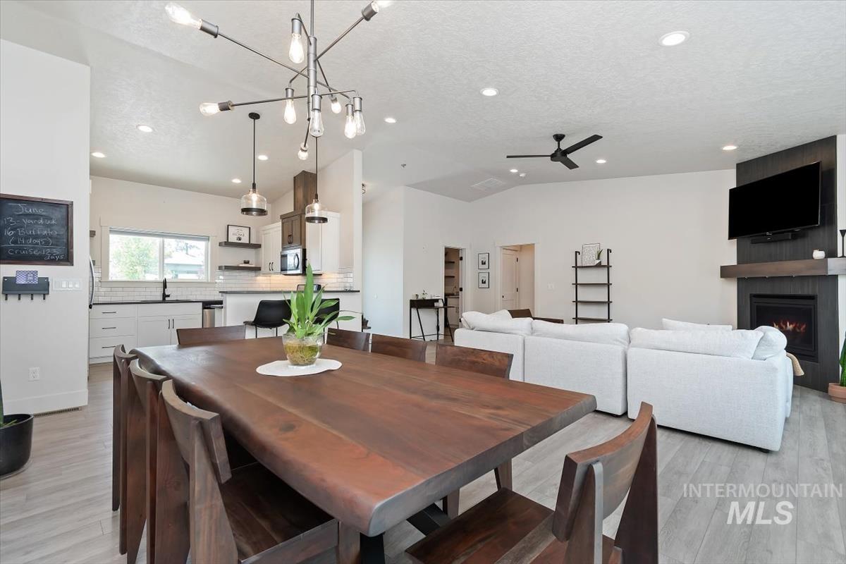 3690 N Jackie Ln, Boise, Idaho 83704, 3 Bedrooms, 2 Bathrooms, Residential For Sale, Price $499,990,MLS 98989785