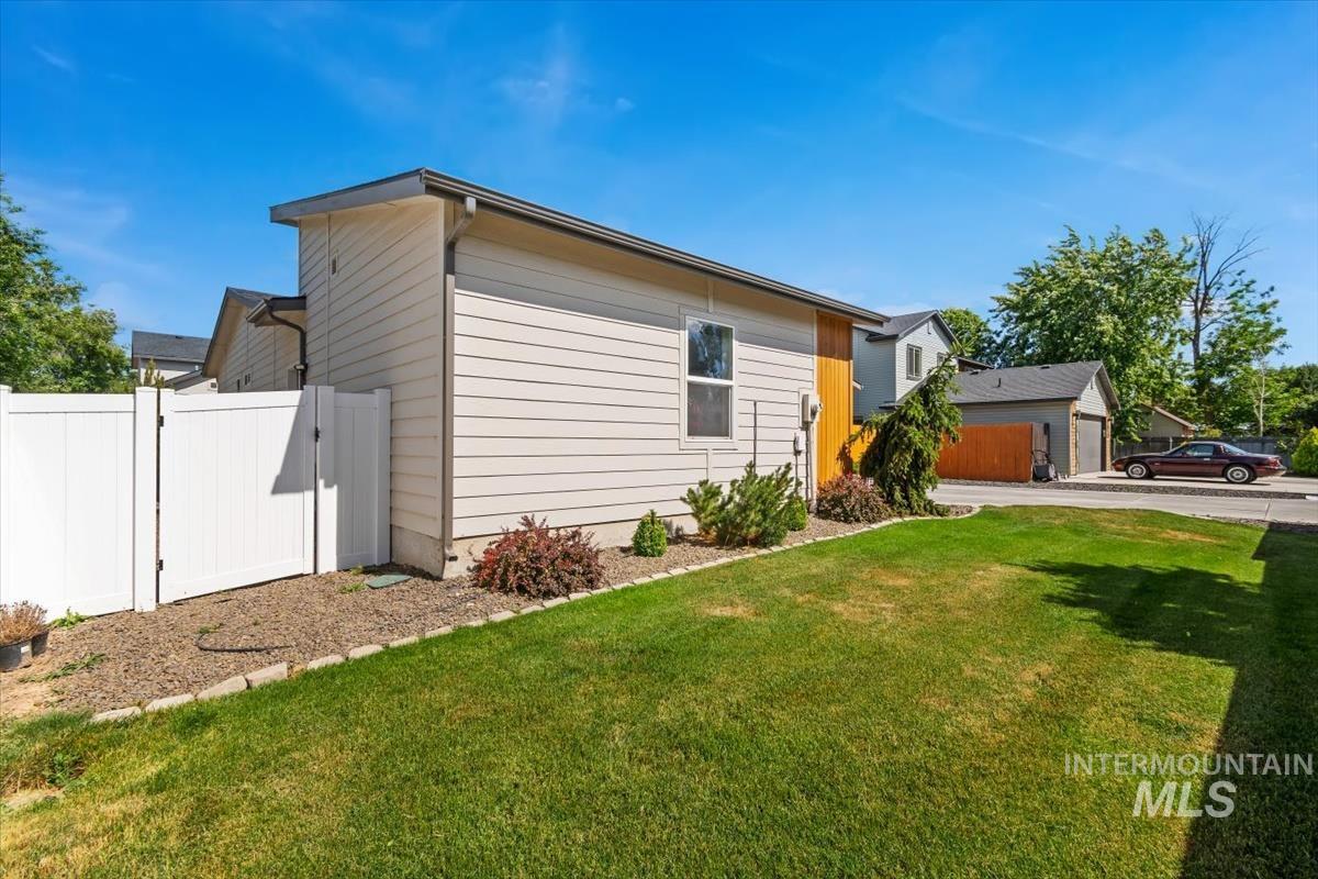 3690 N Jackie Ln, Boise, Idaho 83704, 3 Bedrooms, 2 Bathrooms, Residential For Sale, Price $499,990,MLS 98989785