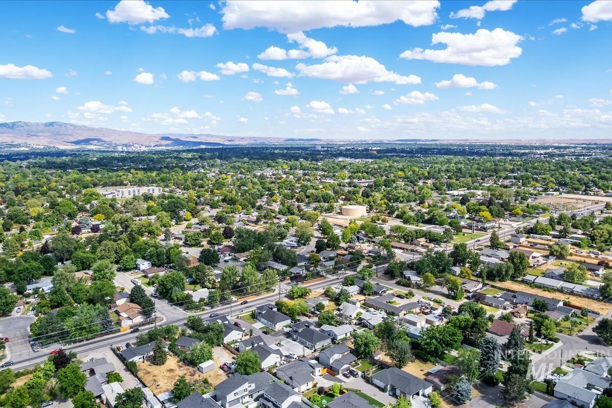 3690 N Jackie Ln, Boise, Idaho 83704, 3 Bedrooms, 2 Bathrooms, Residential For Sale, Price $499,990,MLS 98989785