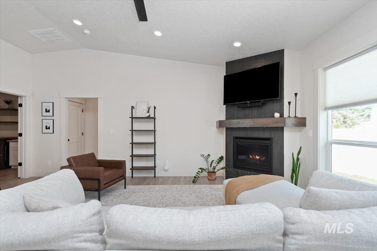 3690 N Jackie Ln, Boise, Idaho 83704, 3 Bedrooms, 2 Bathrooms, Residential For Sale, Price $499,990,MLS 98989785
