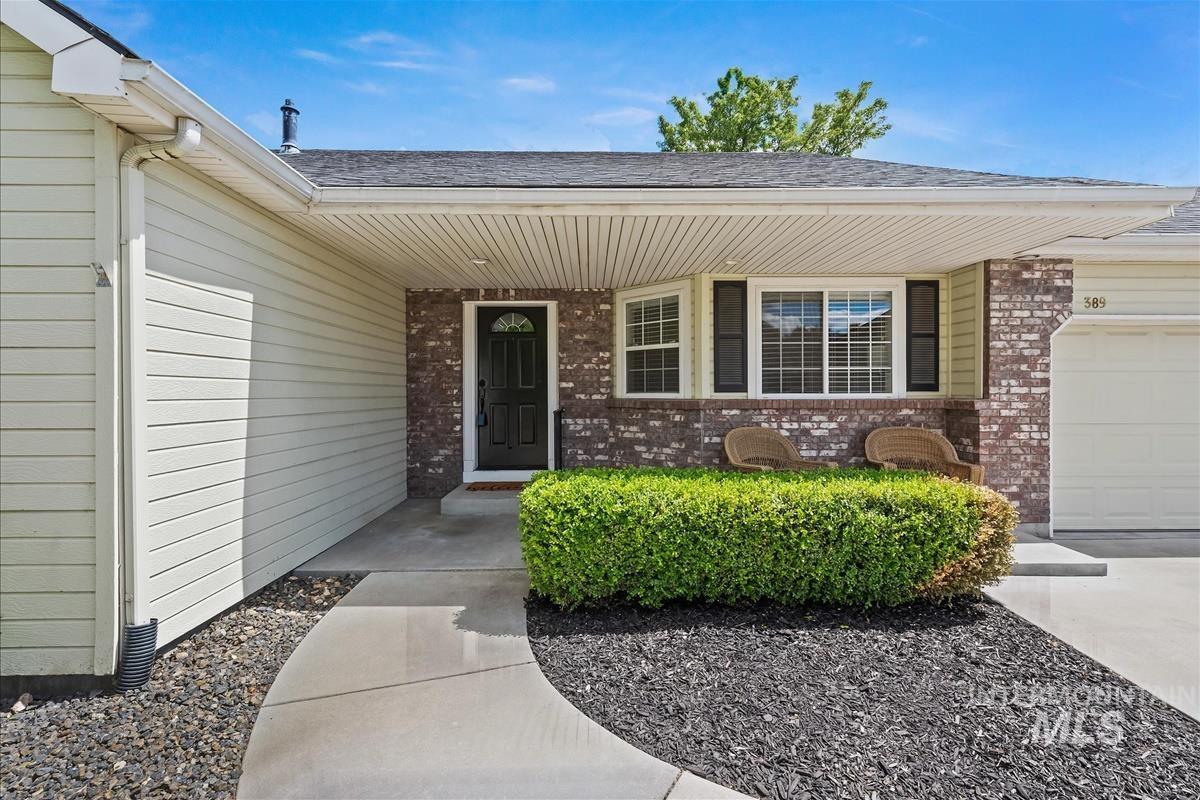 389 W Bosanka Drive, Eagle, Idaho 83616, 3 Bedrooms, 2 Bathrooms, Residential For Sale, Price $585,000, 98989786
