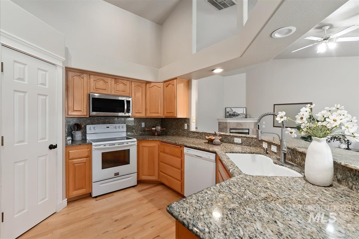 389 W Bosanka Drive, Eagle, Idaho 83616, 3 Bedrooms, 2 Bathrooms, Residential For Sale, Price $585,000, 98989786