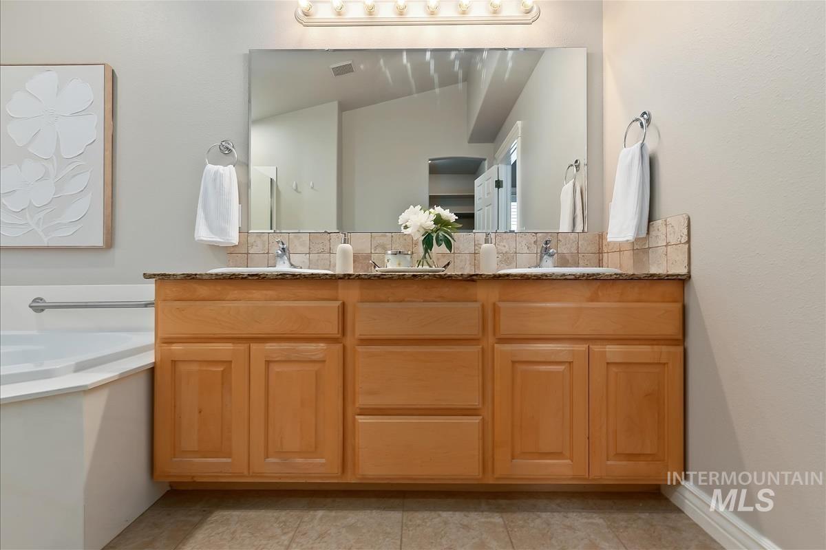 389 W Bosanka Drive, Eagle, Idaho 83616, 3 Bedrooms, 2 Bathrooms, Residential For Sale, Price $585,000, 98989786