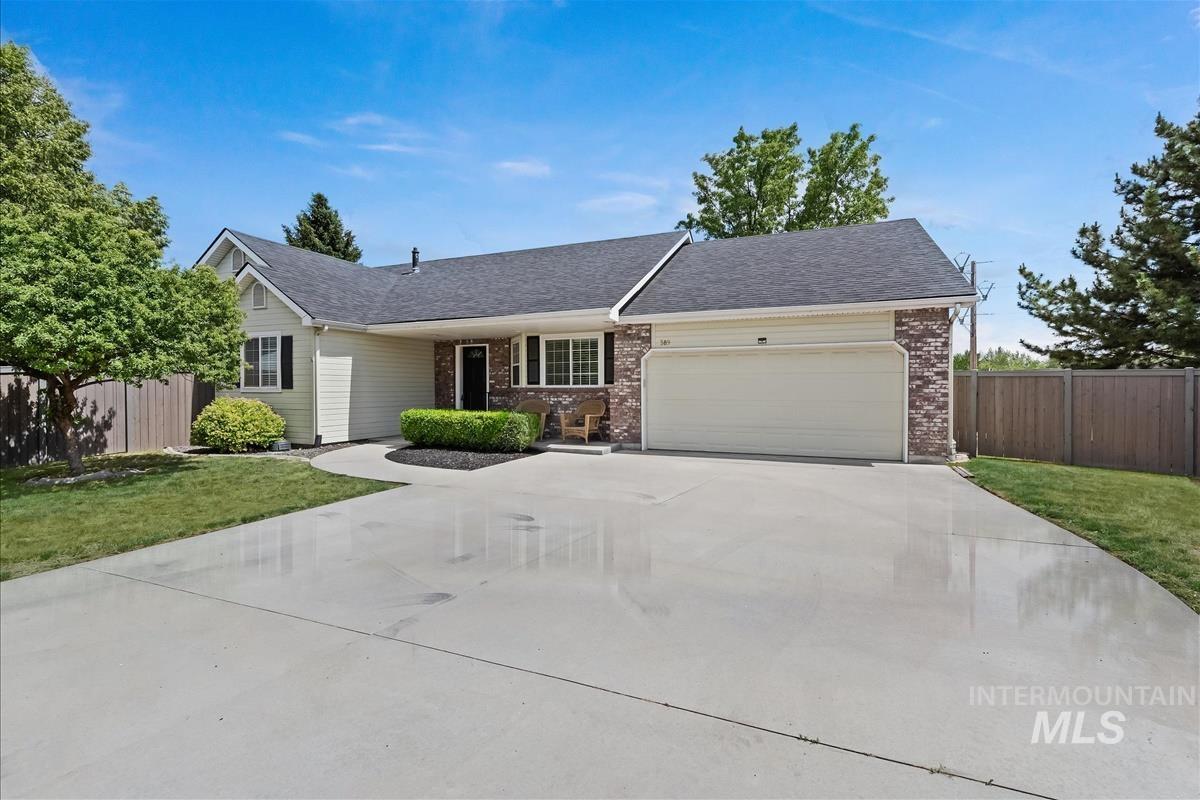 389 W Bosanka Drive, Eagle, Idaho 83616, 3 Bedrooms, 2 Bathrooms, Residential For Sale, Price $585,000, 98989786