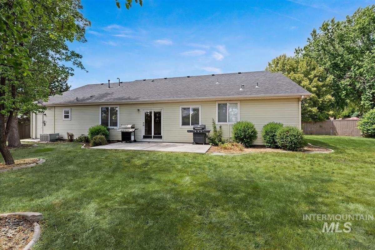 389 W Bosanka Drive, Eagle, Idaho 83616, 3 Bedrooms, 2 Bathrooms, Residential For Sale, Price $585,000, 98989786