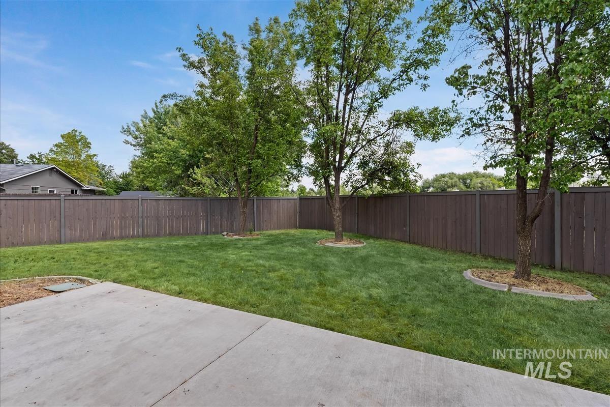 389 W Bosanka Drive, Eagle, Idaho 83616, 3 Bedrooms, 2 Bathrooms, Residential For Sale, Price $585,000, 98989786