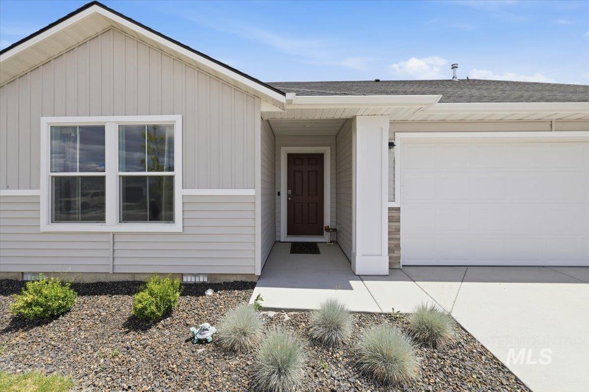 402 Hildago Way, Caldwell, Idaho 83605, 3 Bedrooms, 2 Bathrooms, Residential For Sale, Price $396,900, 98989788