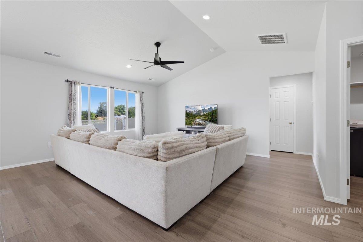 402 Hildago Way, Caldwell, Idaho 83605, 3 Bedrooms, 2 Bathrooms, Residential For Sale, Price $396,900, 98989788
