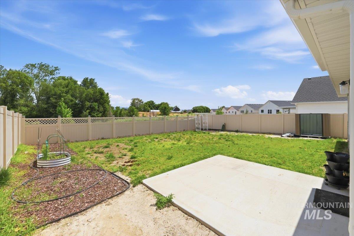 402 Hildago Way, Caldwell, Idaho 83605, 3 Bedrooms, 2 Bathrooms, Residential For Sale, Price $396,900, 98989788
