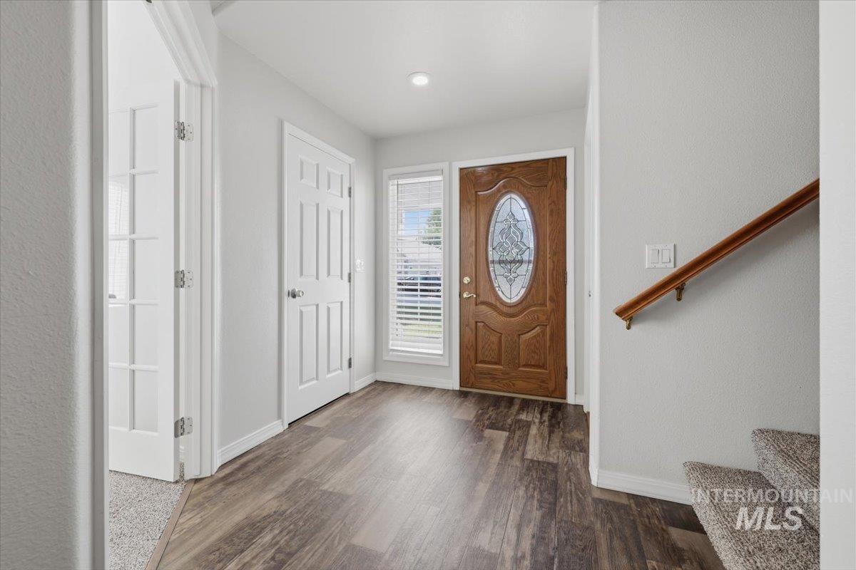 1401 Lois Ln, Nampa, Idaho 83686-2852, 3 Bedrooms, 2.5 Bathrooms, Residential For Sale, Price $384,900, 98989790
