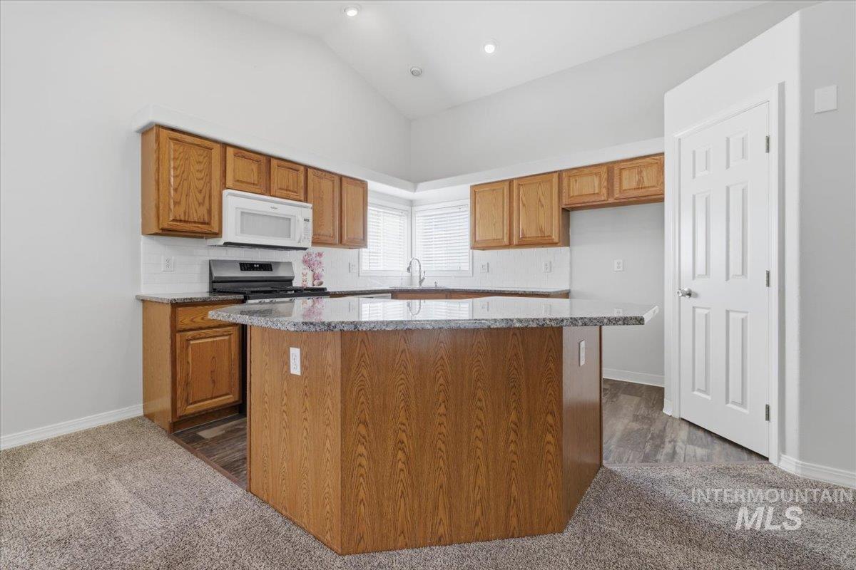 1401 Lois Ln, Nampa, Idaho 83686-2852, 3 Bedrooms, 2.5 Bathrooms, Residential For Sale, Price $384,900, 98989790