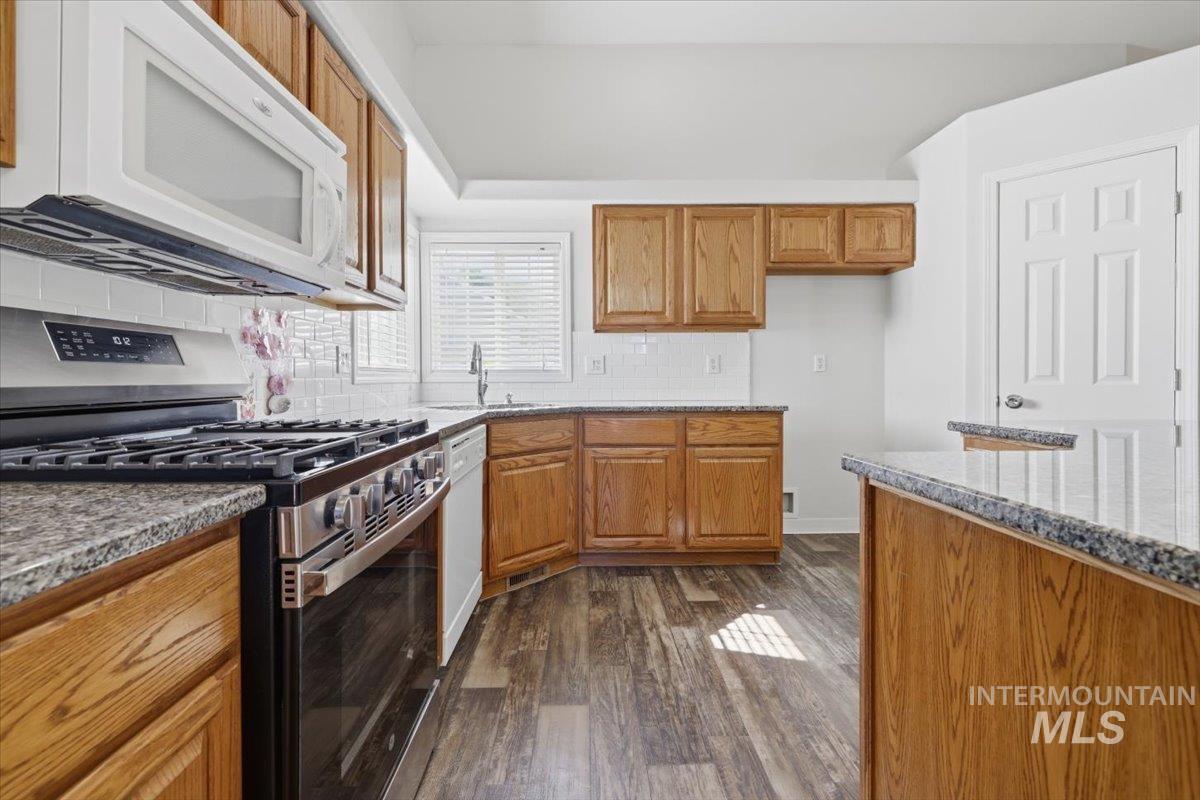 1401 Lois Ln, Nampa, Idaho 83686-2852, 3 Bedrooms, 2.5 Bathrooms, Residential For Sale, Price $384,900, 98989790
