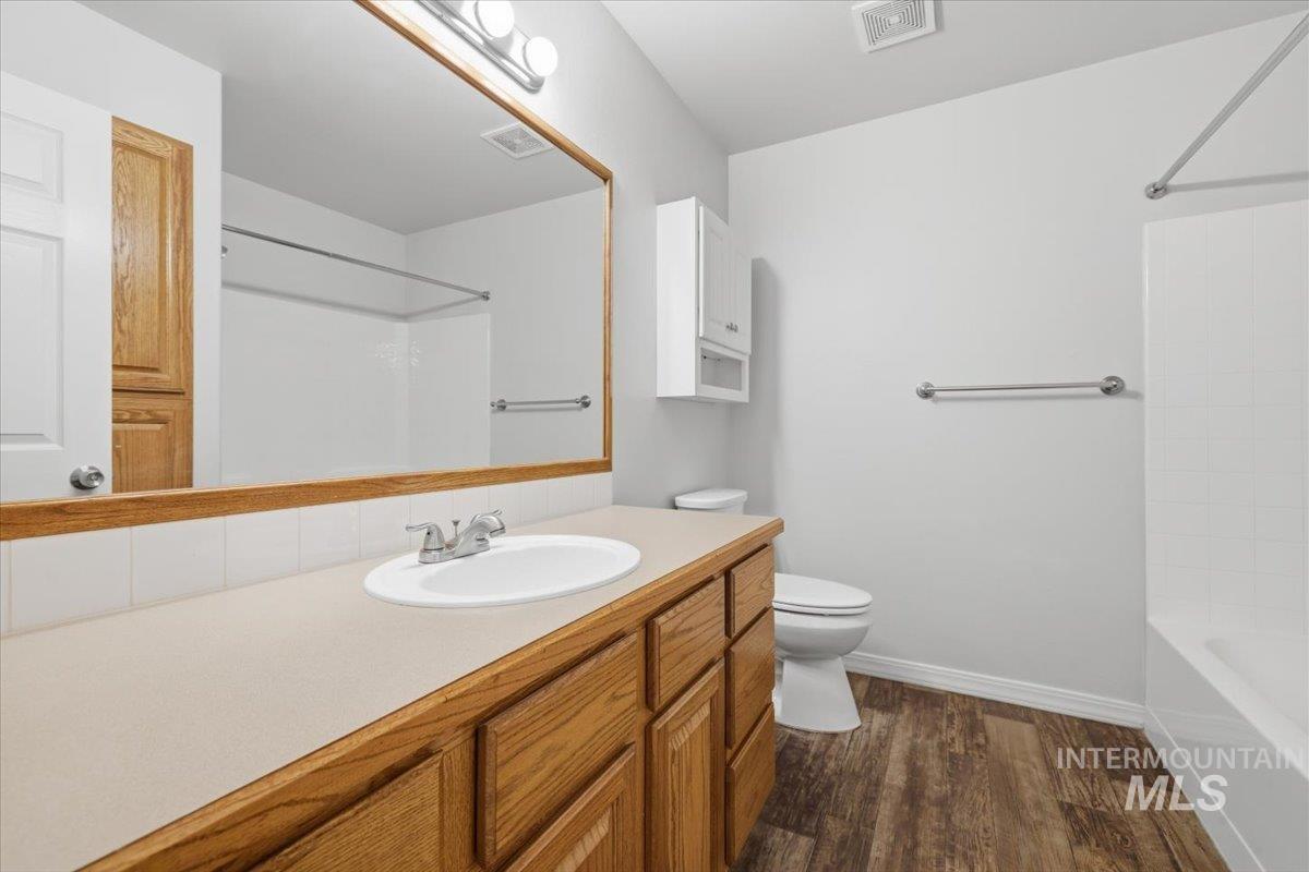 1401 Lois Ln, Nampa, Idaho 83686-2852, 3 Bedrooms, 2.5 Bathrooms, Residential For Sale, Price $384,900, 98989790