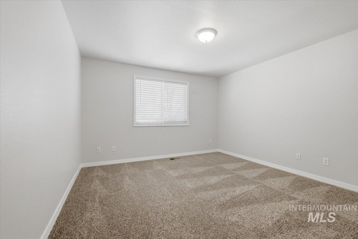 1401 Lois Ln, Nampa, Idaho 83686-2852, 3 Bedrooms, 2.5 Bathrooms, Residential For Sale, Price $384,900, 98989790