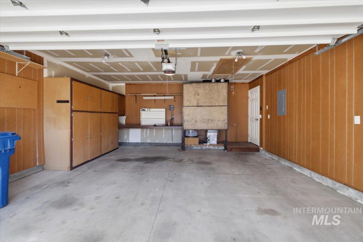 1401 Lois Ln, Nampa, Idaho 83686-2852, 3 Bedrooms, 2.5 Bathrooms, Residential For Sale, Price $384,900, 98989790