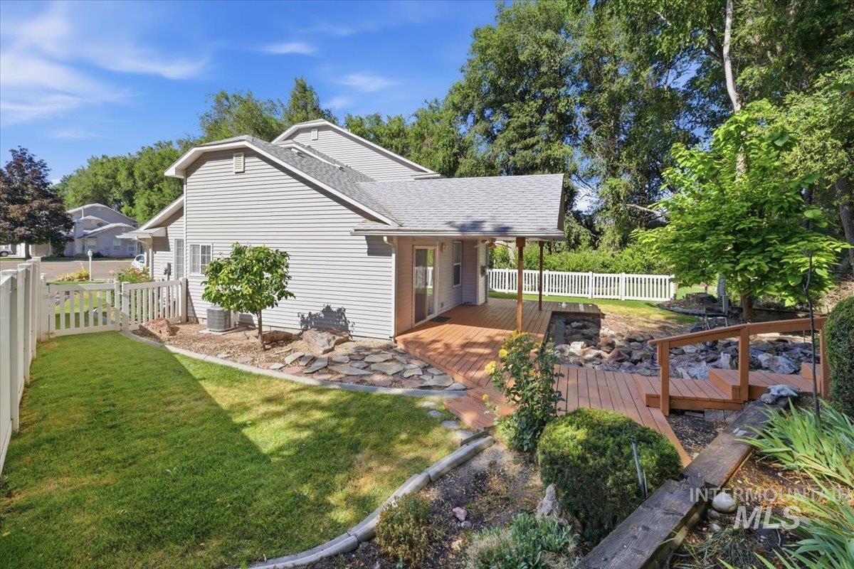 1401 Lois Ln, Nampa, Idaho 83686-2852, 3 Bedrooms, 2.5 Bathrooms, Residential For Sale, Price $384,900, 98989790