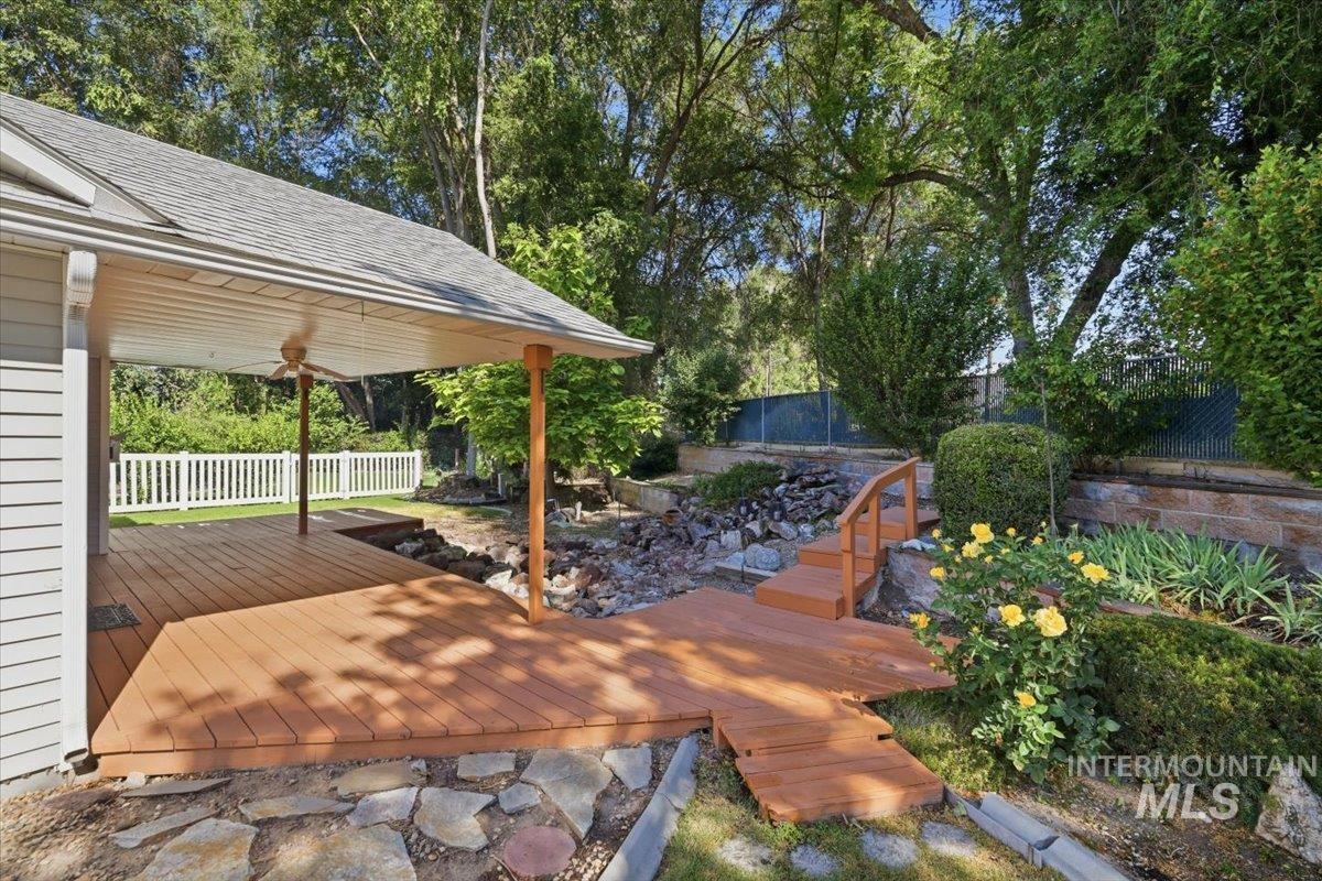 1401 Lois Ln, Nampa, Idaho 83686-2852, 3 Bedrooms, 2.5 Bathrooms, Residential For Sale, Price $384,900, 98989790