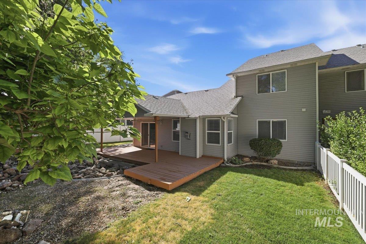 1401 Lois Ln, Nampa, Idaho 83686-2852, 3 Bedrooms, 2.5 Bathrooms, Residential For Sale, Price $384,900, 98989790