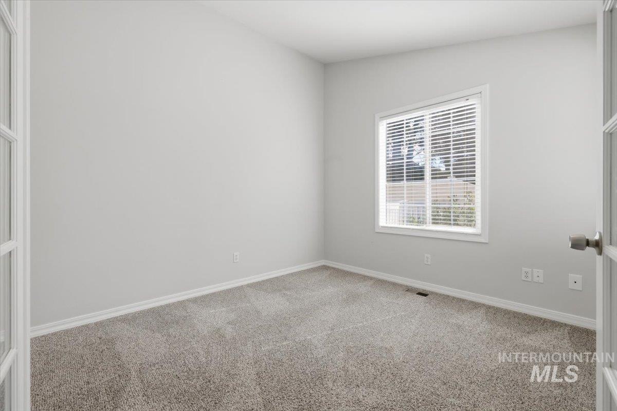 1401 Lois Ln, Nampa, Idaho 83686-2852, 3 Bedrooms, 2.5 Bathrooms, Residential For Sale, Price $384,900, 98989790