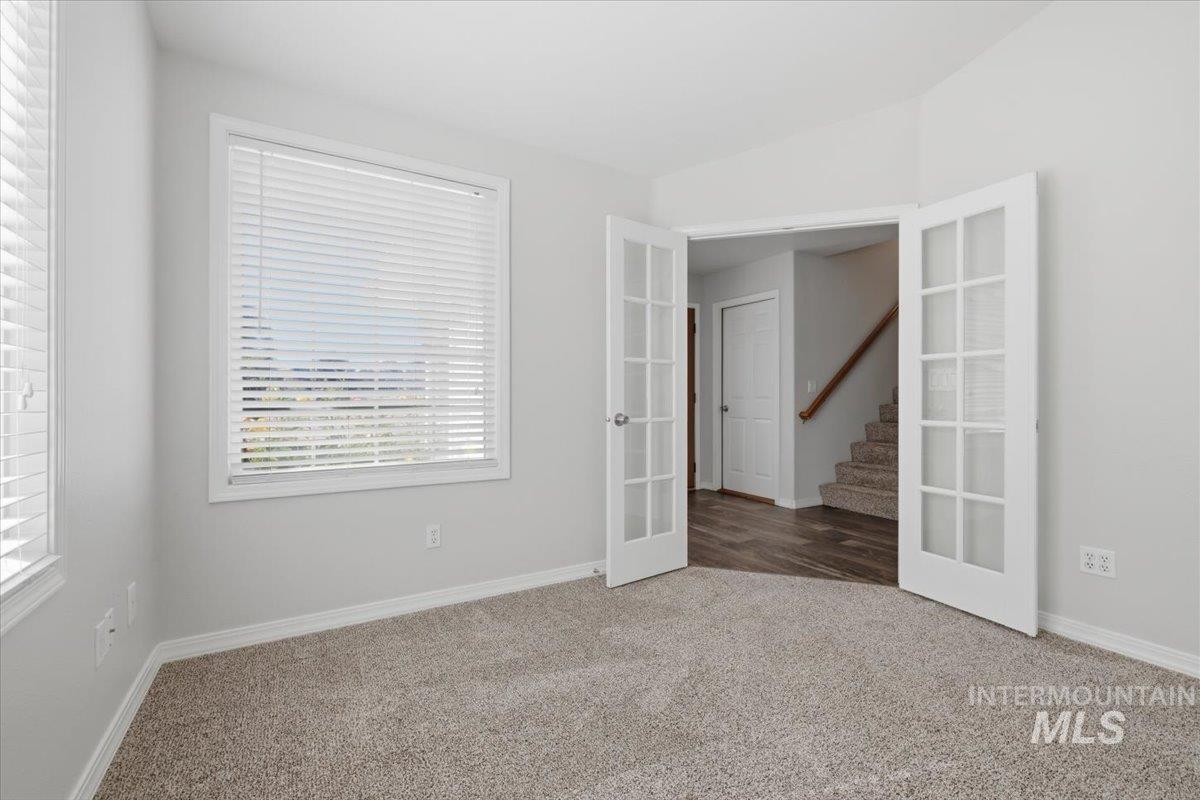 1401 Lois Ln, Nampa, Idaho 83686-2852, 3 Bedrooms, 2.5 Bathrooms, Residential For Sale, Price $384,900, 98989790