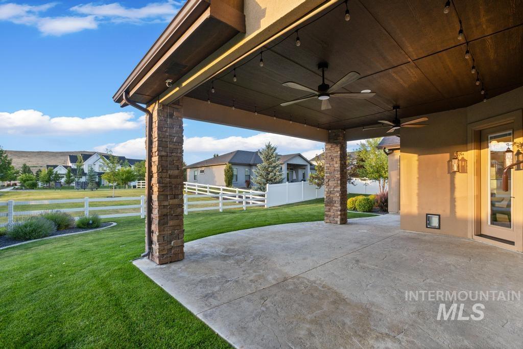 9254 W Sparks Lake Drive, Boise, Idaho 83714, 3 Bedrooms, 2.5 Bathrooms, Residential For Sale, Price $959,000,MLS 98989792