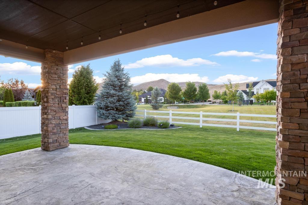 9254 W Sparks Lake Drive, Boise, Idaho 83714, 3 Bedrooms, 2.5 Bathrooms, Residential For Sale, Price $959,000,MLS 98989792
