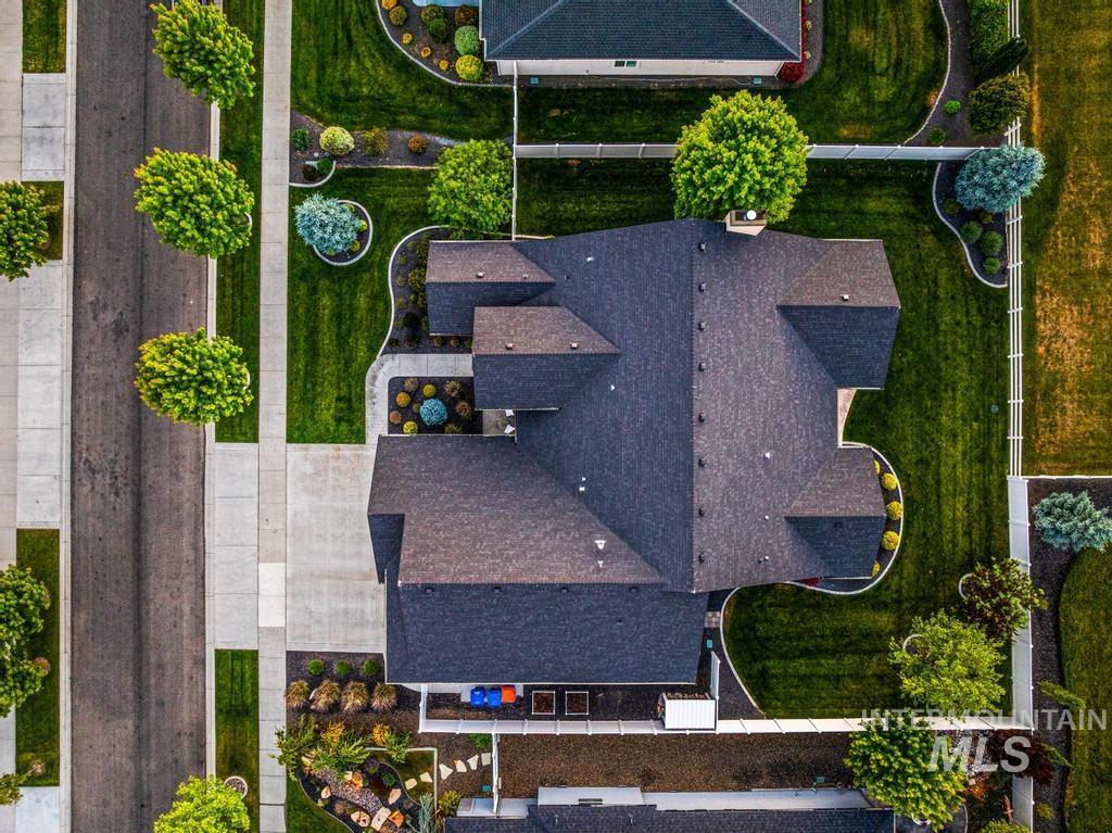 9254 W Sparks Lake Drive, Boise, Idaho 83714, 3 Bedrooms, 2.5 Bathrooms, Residential For Sale, Price $959,000,MLS 98989792