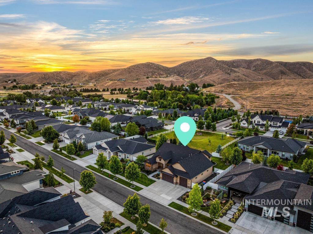 9254 W Sparks Lake Drive, Boise, Idaho 83714, 3 Bedrooms, 2.5 Bathrooms, Residential For Sale, Price $959,000,MLS 98989792