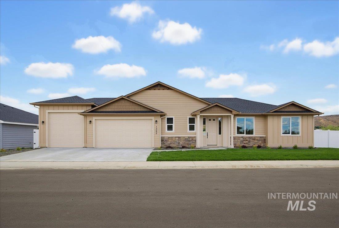 1362 S Justice Ave, Emmett, Idaho 83617, 3 Bedrooms, 2.5 Bathrooms, Residential For Sale, Price $559,000, 98989793