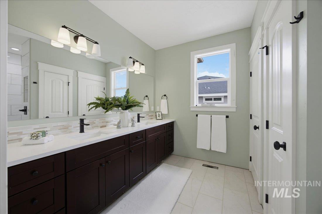 1362 S Justice Ave, Emmett, Idaho 83617, 3 Bedrooms, 2.5 Bathrooms, Residential For Sale, Price $559,000, 98989793