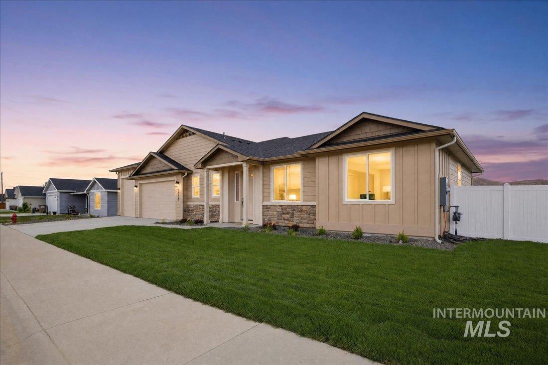 1362 S Justice Ave, Emmett, Idaho 83617, 3 Bedrooms, 2.5 Bathrooms, Residential For Sale, Price $559,000, 98989793