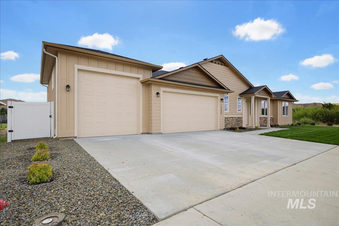 1362 S Justice Ave, Emmett, Idaho 83617, 3 Bedrooms, 2.5 Bathrooms, Residential For Sale, Price $559,000, 98989793