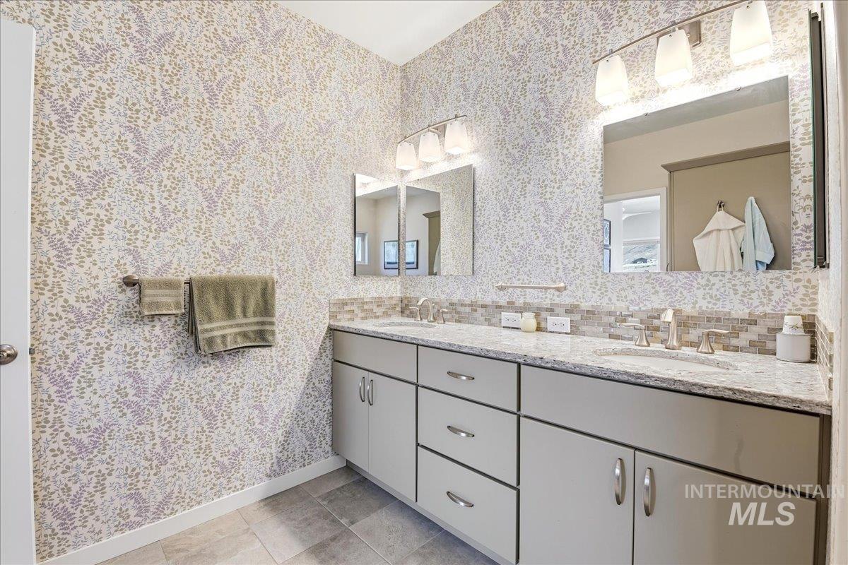 10250 Airpark Loop, Melba, Idaho 83641-4203, 3 Bedrooms, 2 Bathrooms, Residential For Sale, Price $1,250,000,MLS 98989794