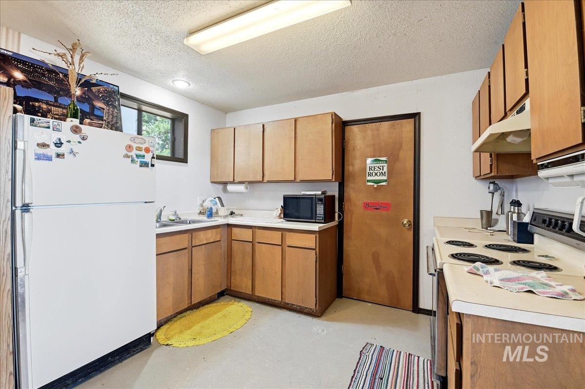 10250 Airpark Loop, Melba, Idaho 83641-4203, 3 Bedrooms, 2 Bathrooms, Residential For Sale, Price $1,250,000,MLS 98989794