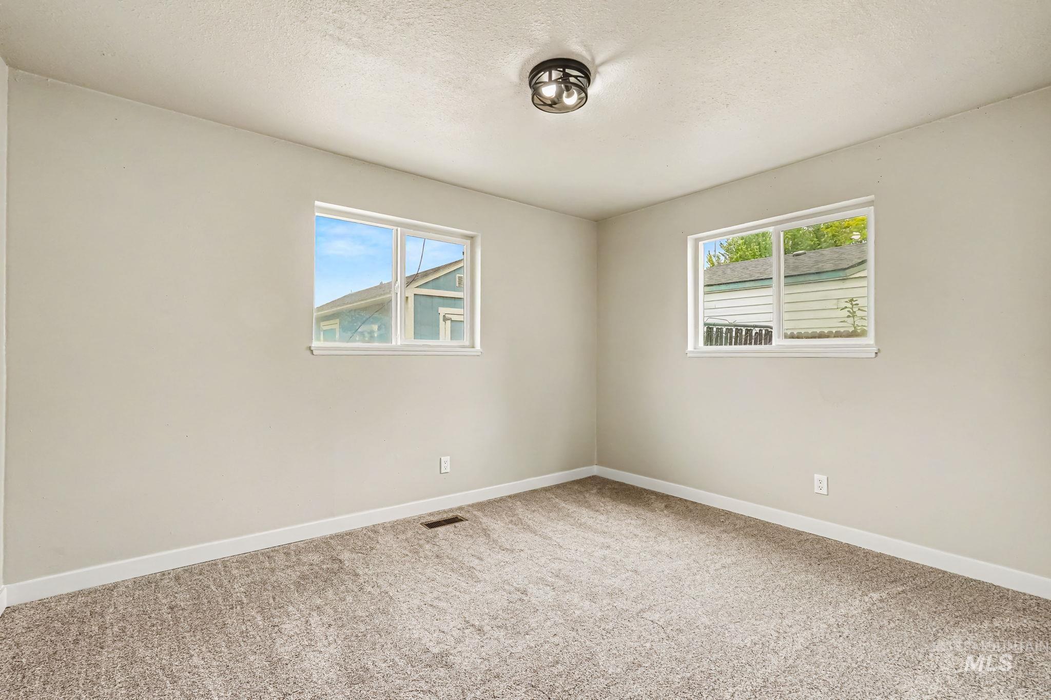 8 S Canyon Dr, Middleton, Idaho 83644, 4 Bedrooms, 1 Bathroom, Residential For Sale, Price $350,000, 98989796