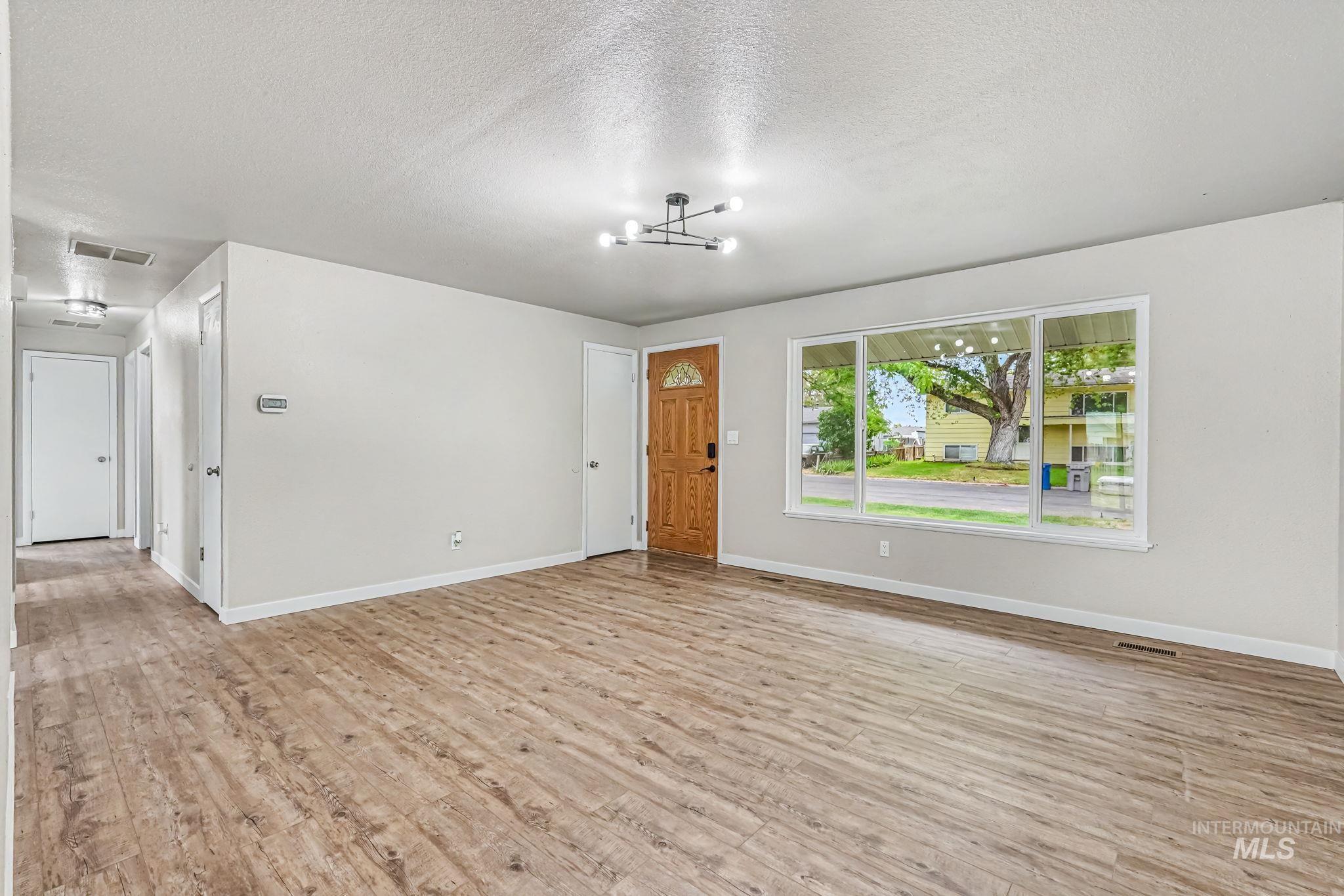 8 S Canyon Dr, Middleton, Idaho 83644, 4 Bedrooms, 1 Bathroom, Residential For Sale, Price $350,000, 98989796