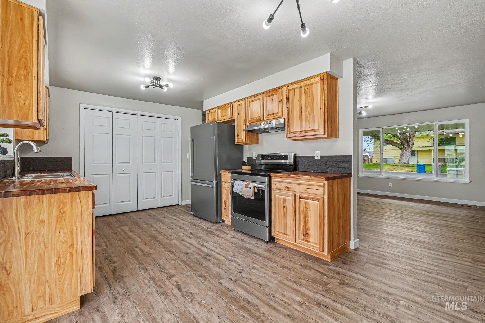 8 S Canyon Dr, Middleton, Idaho 83644, 4 Bedrooms, 1 Bathroom, Residential For Sale, Price $350,000, 98989796