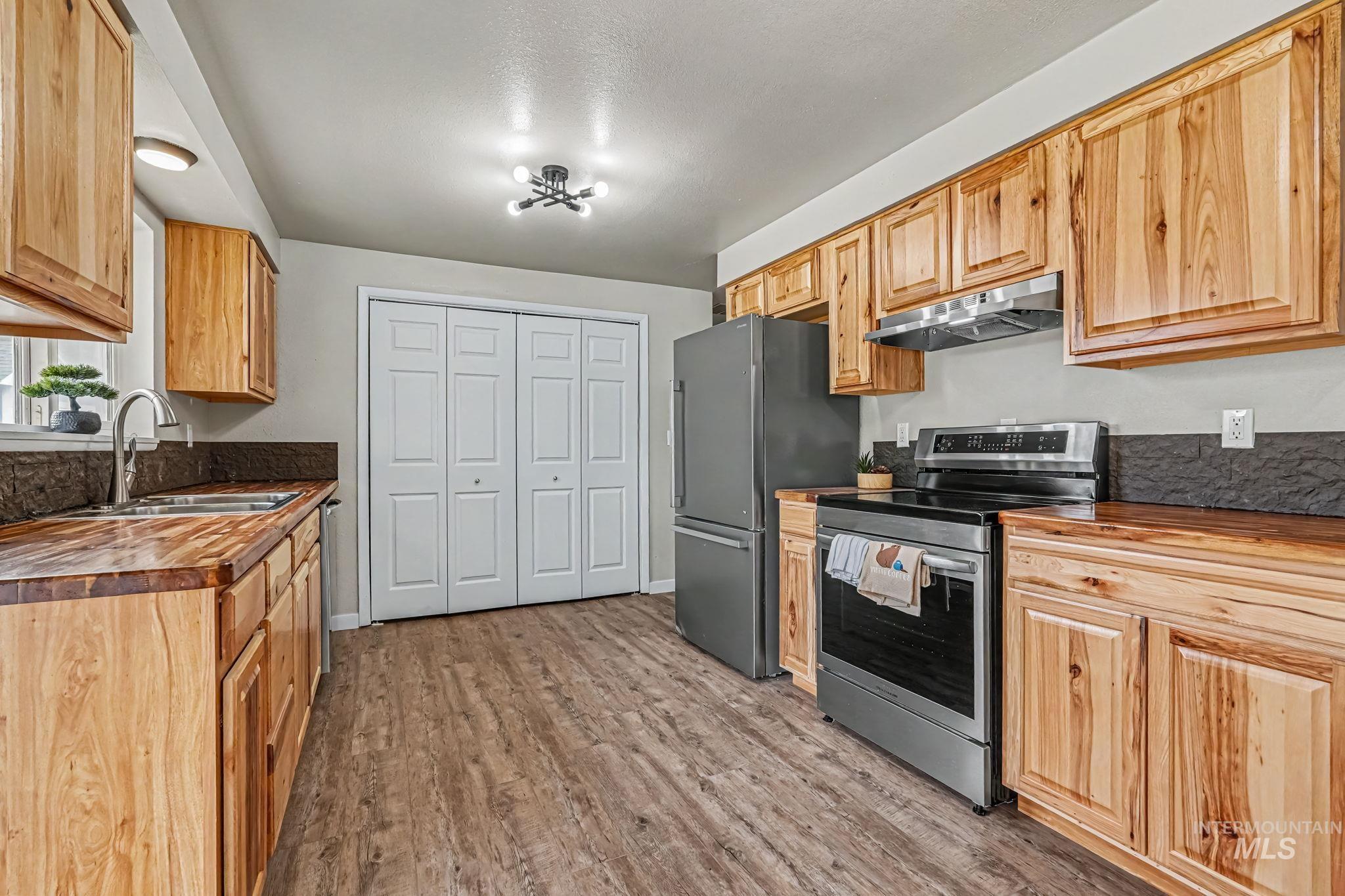 8 S Canyon Dr, Middleton, Idaho 83644, 4 Bedrooms, 1 Bathroom, Residential For Sale, Price $350,000, 98989796