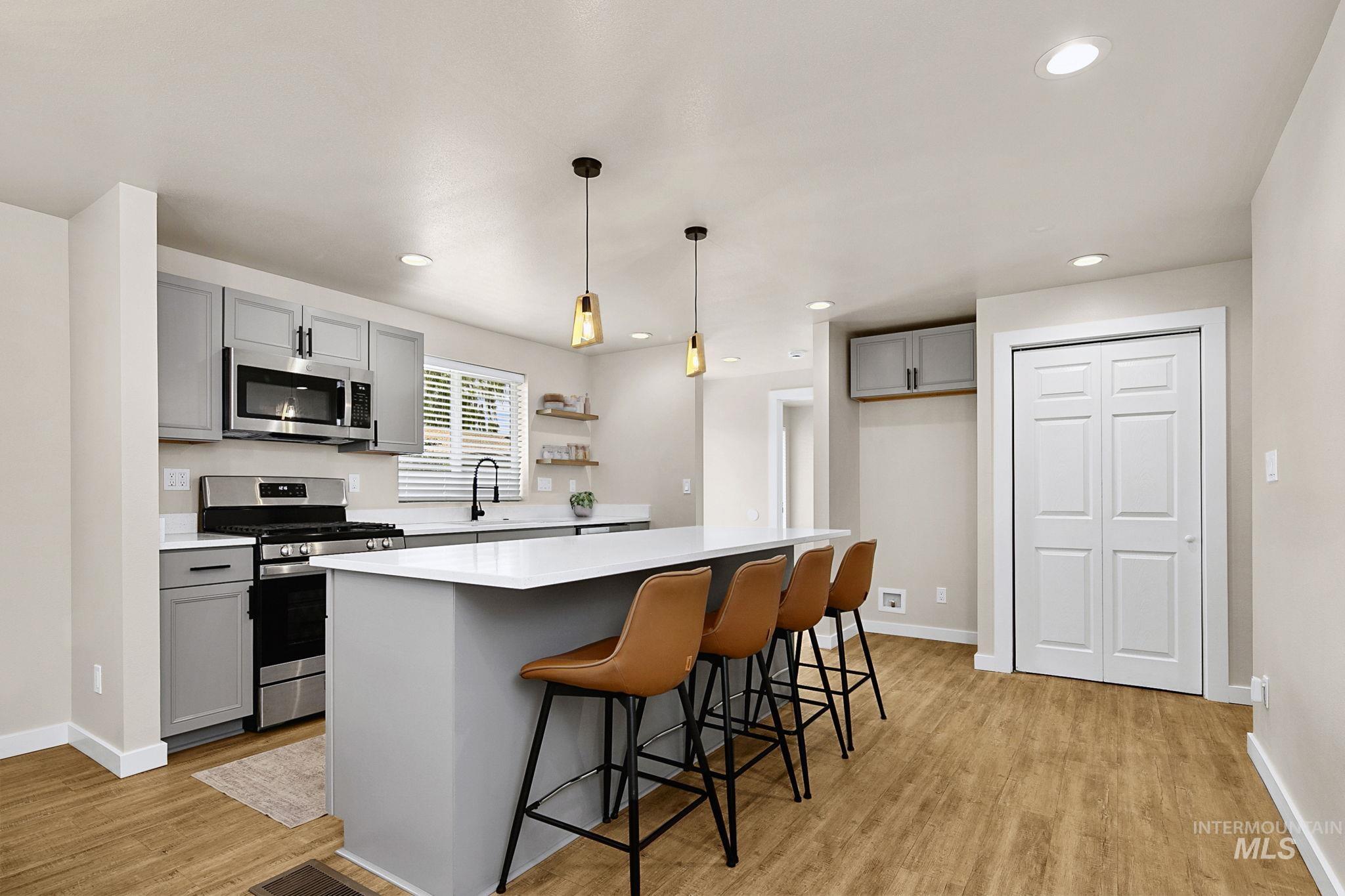72 S Inverness Dr, Nampa, Idaho 83651, 3 Bedrooms, 2 Bathrooms, Residential For Sale, Price $414,900, 98989800