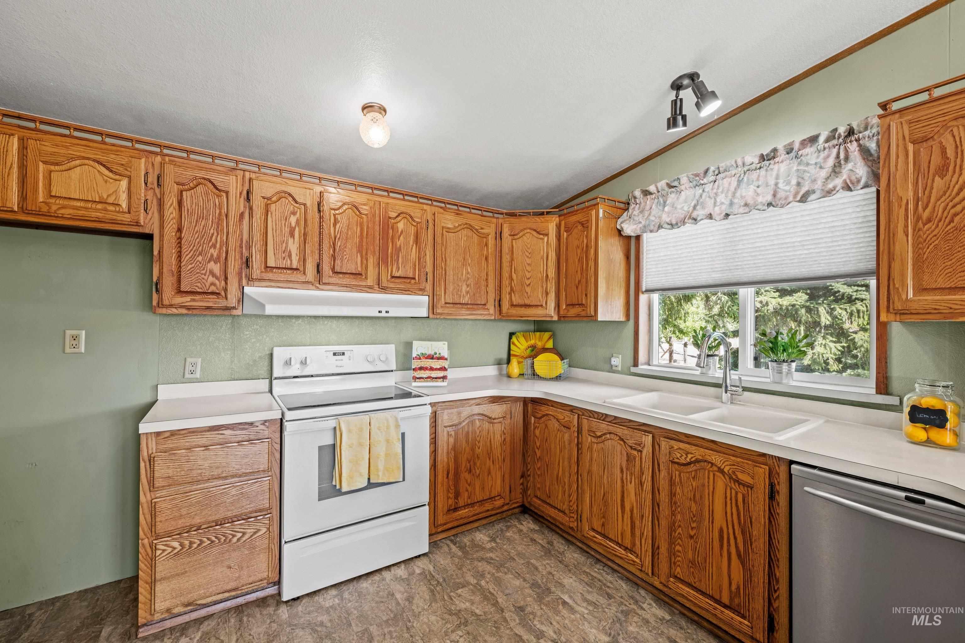 12397 Lake Shore Dr, Nampa, Idaho 83686, 3 Bedrooms, 2 Bathrooms, Residential For Sale, Price $389,900,MLS 98989805