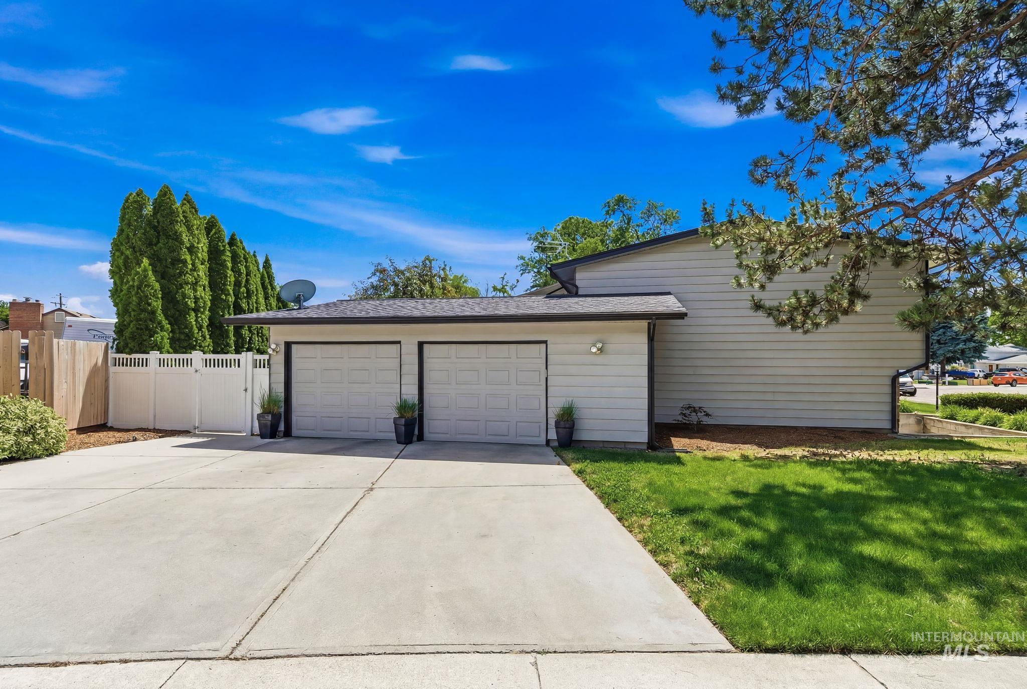 7475 W Cherrywood Dr, Boise, Idaho 83704, 5 Bedrooms, 4 Bathrooms, Residential For Sale, Price $825,000,MLS 98989810