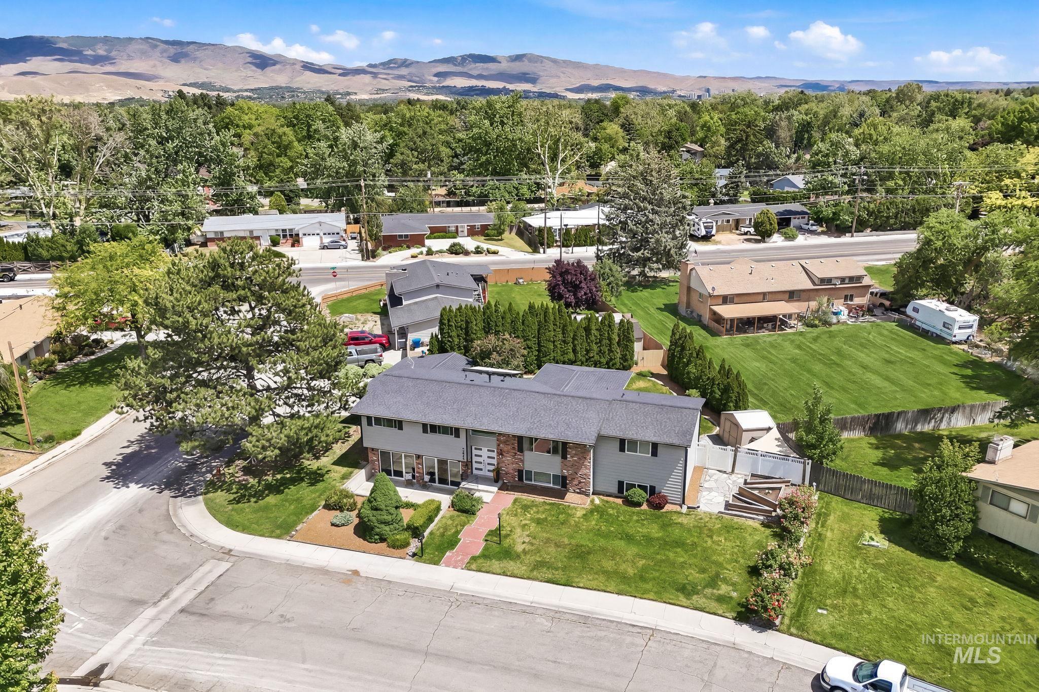 7475 W Cherrywood Dr, Boise, Idaho 83704, 5 Bedrooms, 4 Bathrooms, Residential For Sale, Price $825,000,MLS 98989810