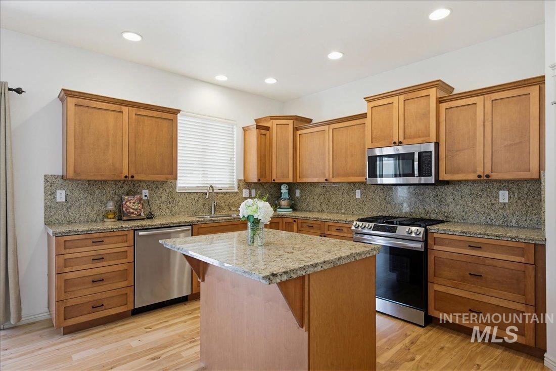 3053 E Calabria Dr, Meridian, Idaho 83642, 4 Bedrooms, 2.5 Bathrooms, Residential For Sale, Price $564,900,MLS 98989818
