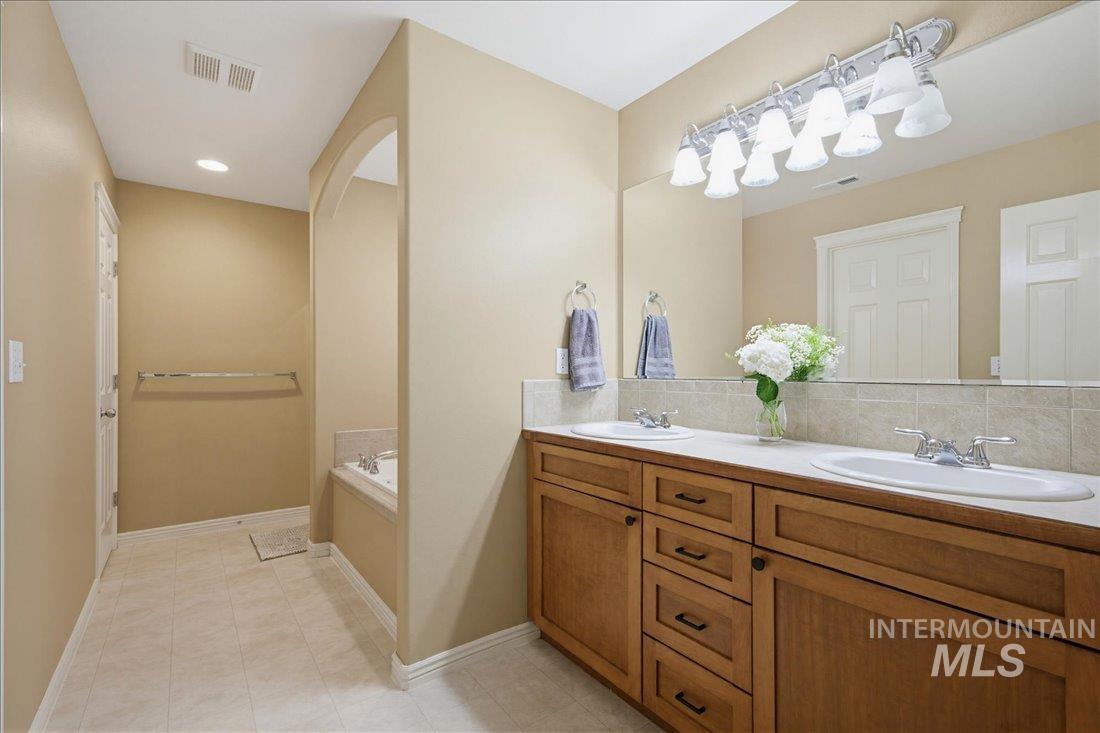 3053 E Calabria Dr, Meridian, Idaho 83642, 4 Bedrooms, 2.5 Bathrooms, Residential For Sale, Price $564,900,MLS 98989818
