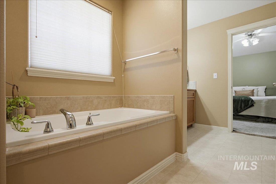 3053 E Calabria Dr, Meridian, Idaho 83642, 4 Bedrooms, 2.5 Bathrooms, Residential For Sale, Price $564,900,MLS 98989818